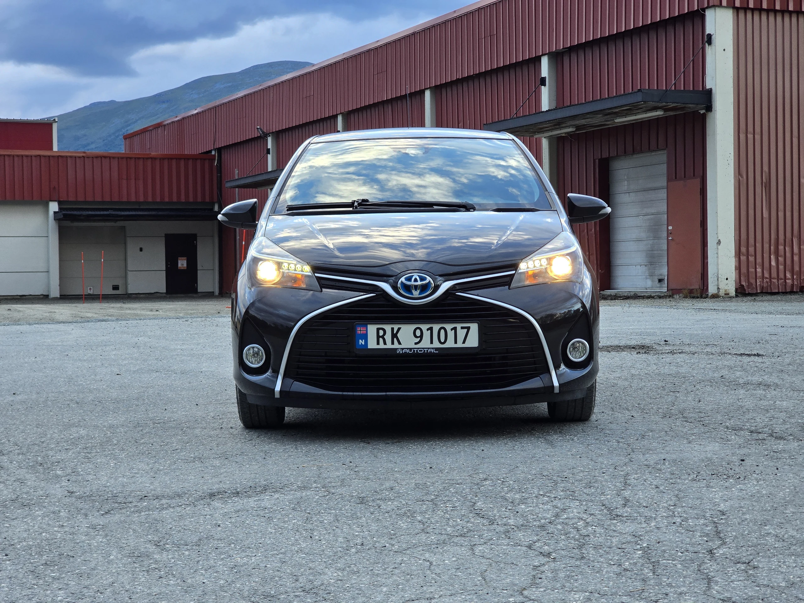 Toyota YARIS 2015 - Photo 4