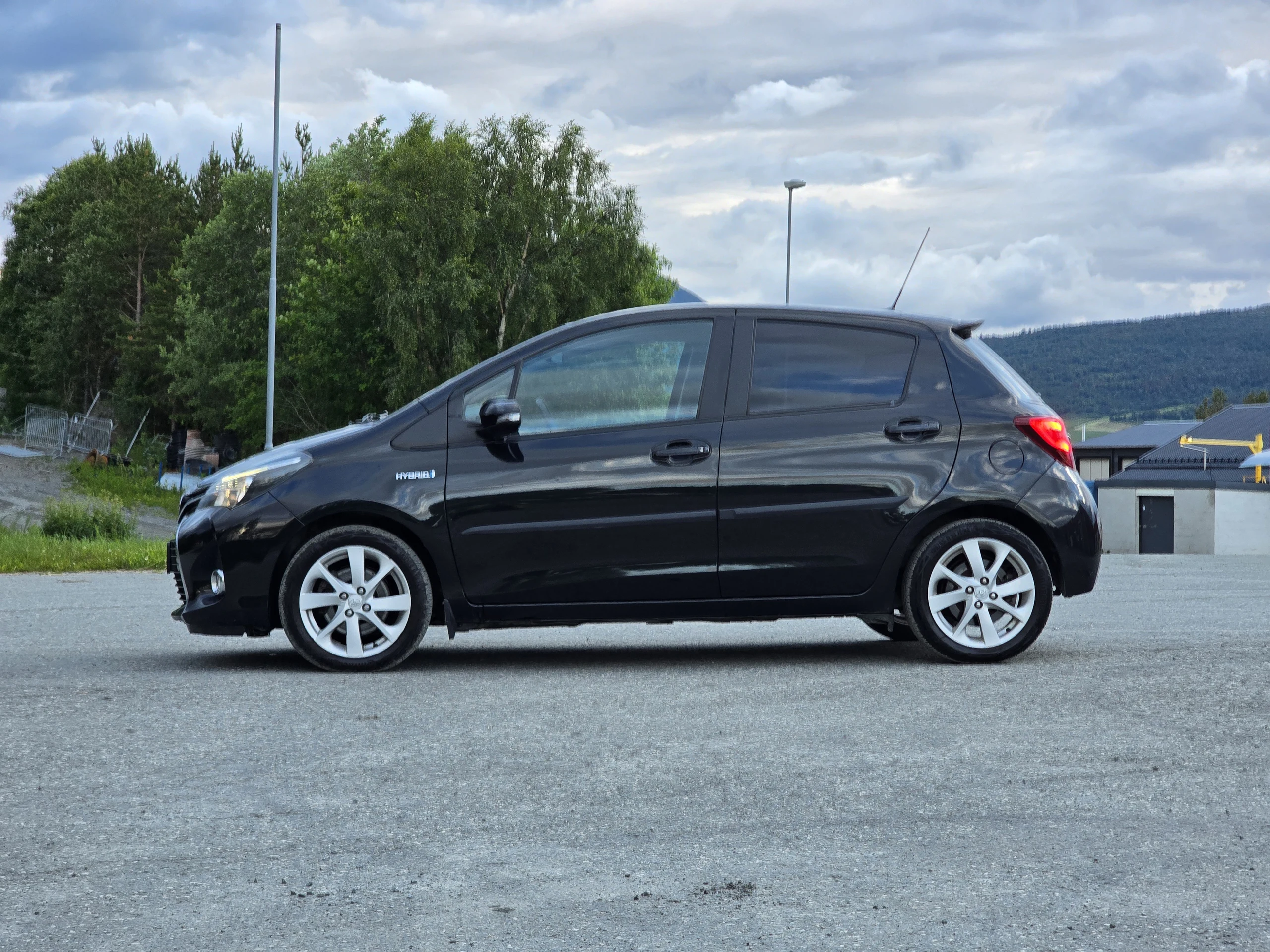 Toyota YARIS 2015 - Photo 5