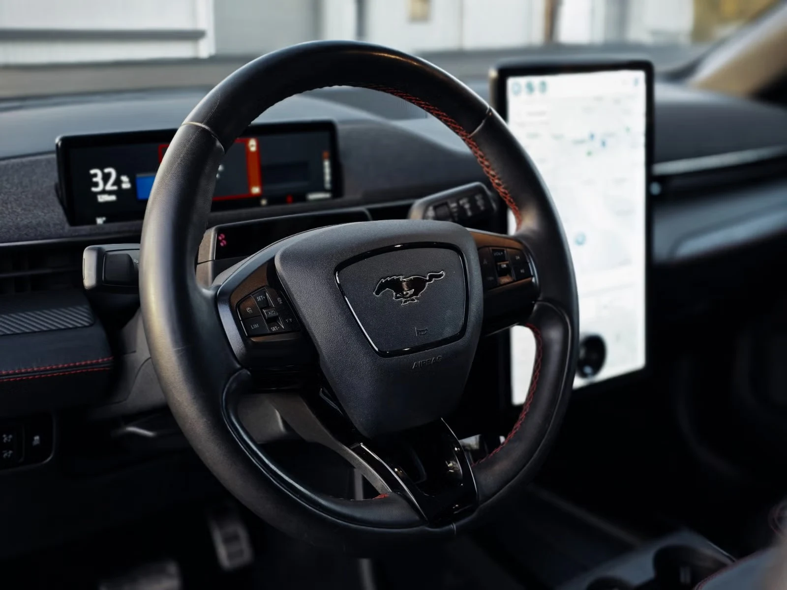 Ford Mustang Mach-E - Photo 22