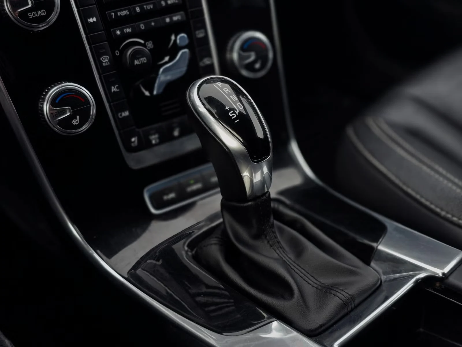 Volvo V60 - Photo 12
