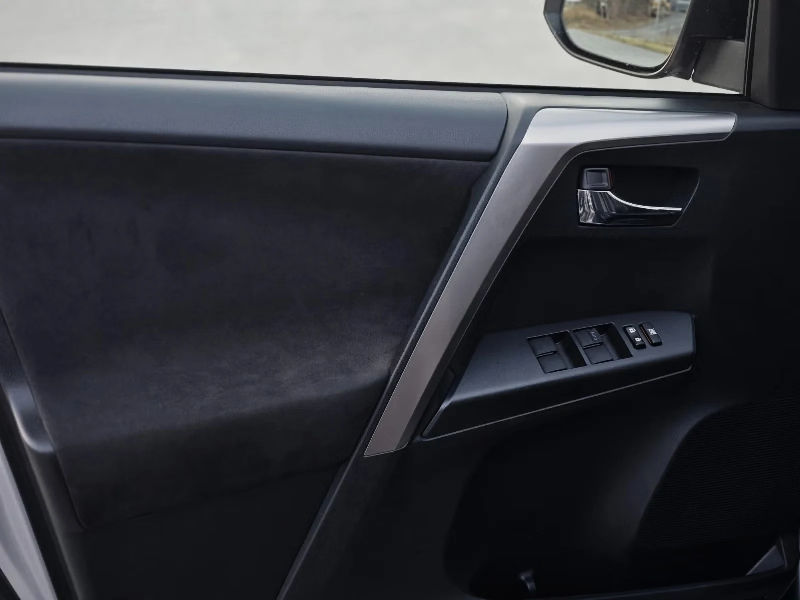 Toyota RAV4 - Photo 6