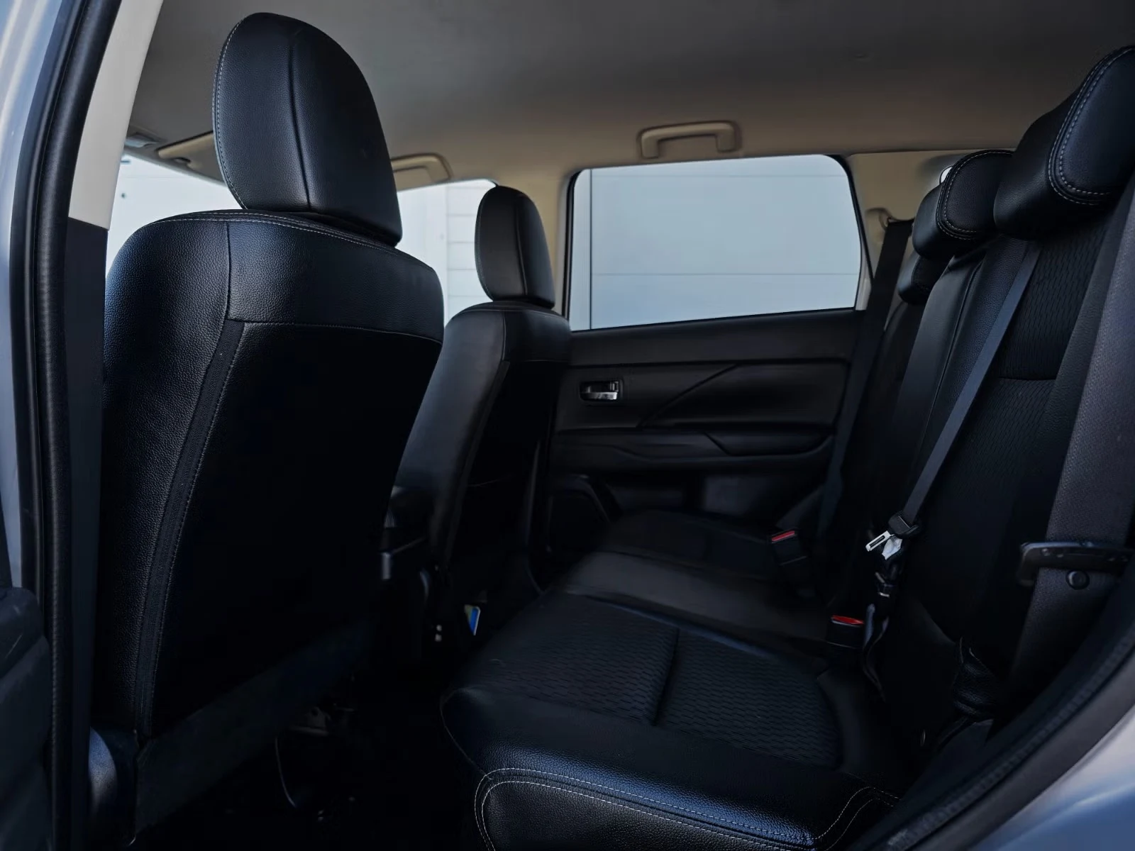 Mitsubishi Outlander - Photo 23