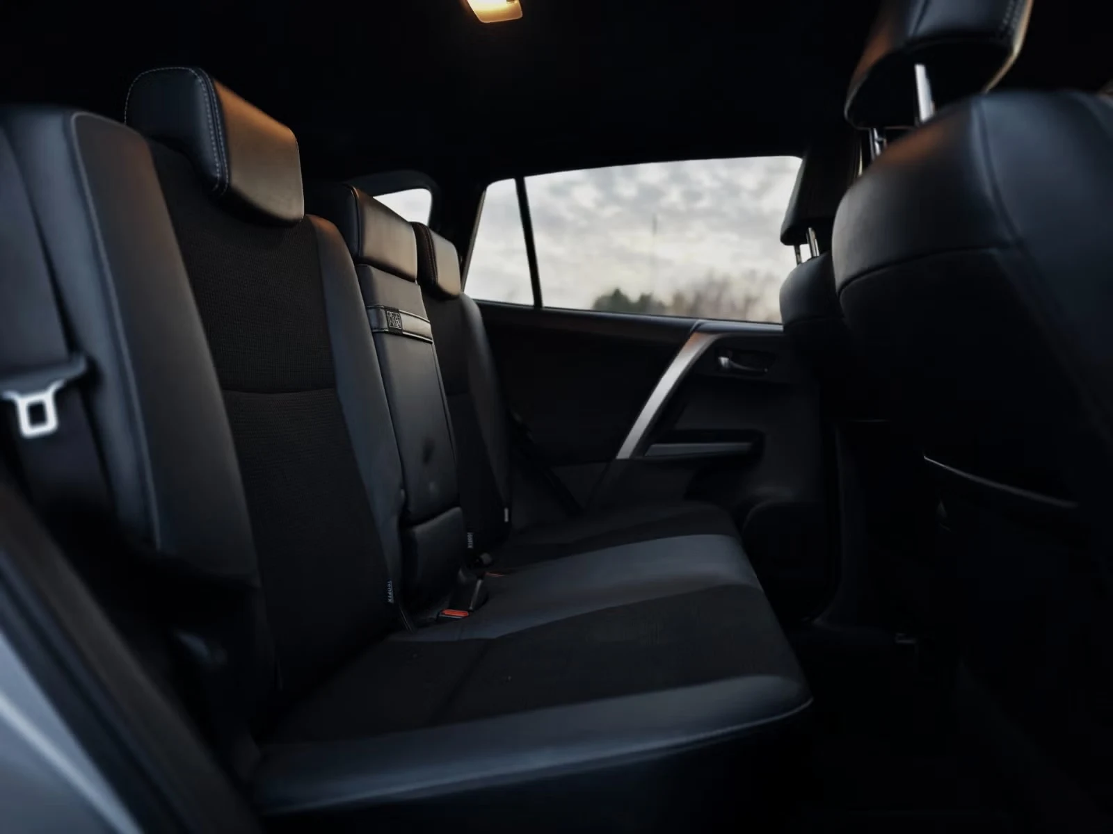 Toyota RAV4 - Photo 4