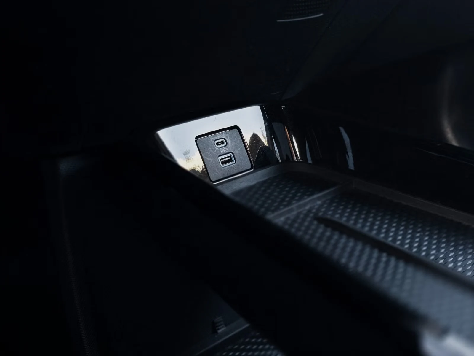Ford Mustang Mach-E - Photo 38
