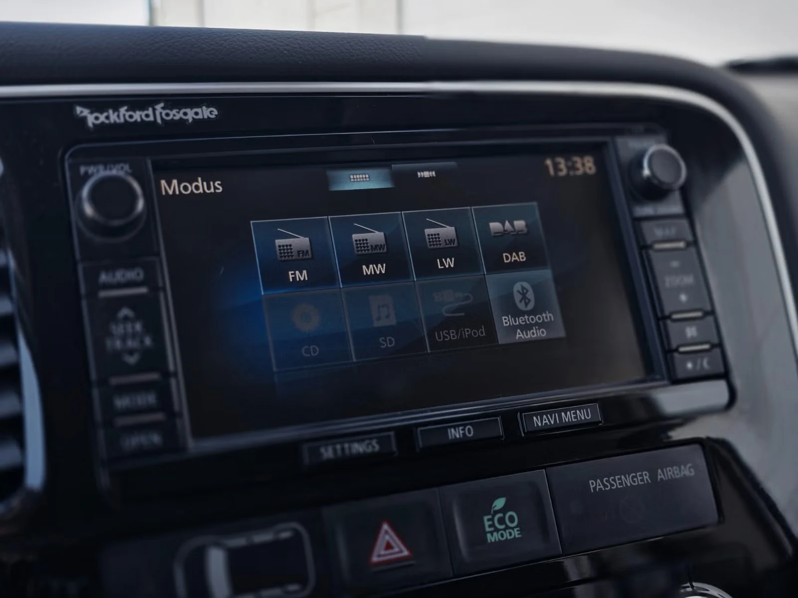 Mitsubishi Outlander - Photo 11